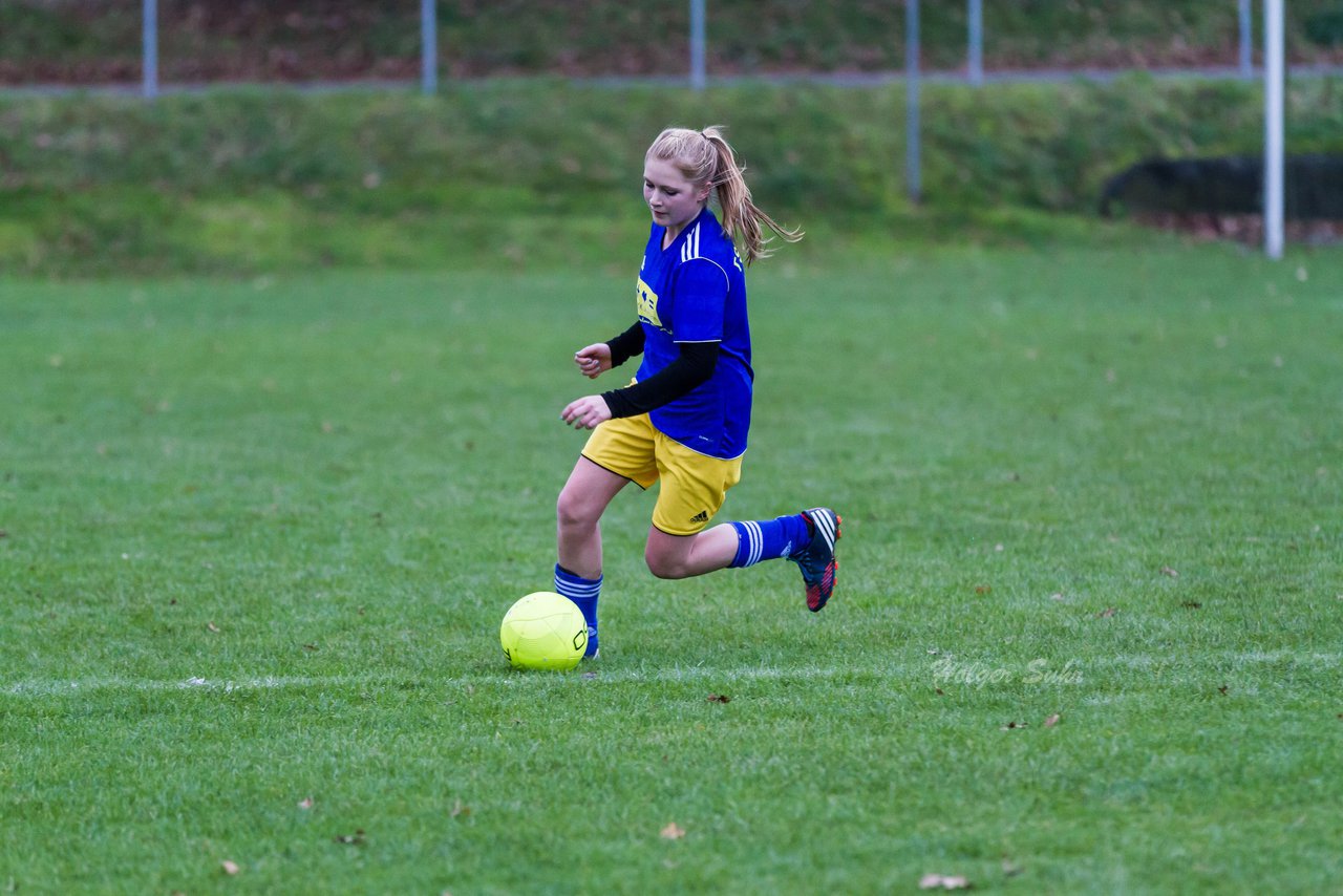 Bild 224 - B-Juniorinnen TSV Gnutz o.W. - SV Henstedt Ulzburg II : Ergebnis: ca. 5:0